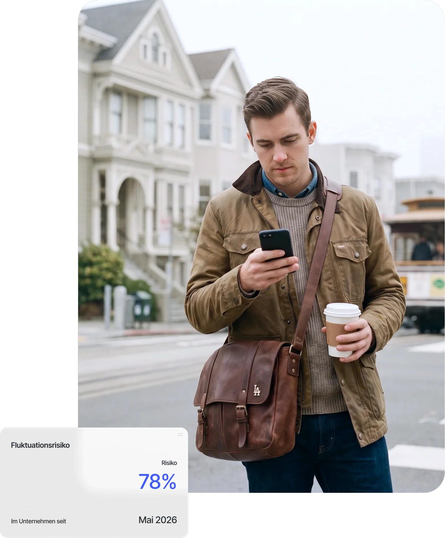 Mitarbeiter am Smartphone, mit Widget zum Fluktuationsrisiko
